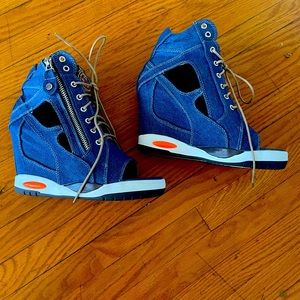 Unique zip/lace wedge shoes.